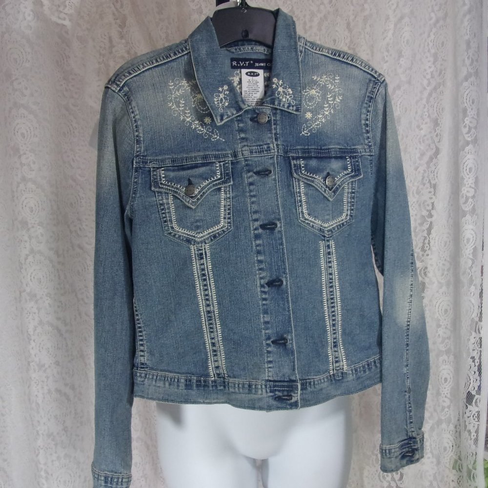 R.V.I. Jean Co. Jean Jacket Denim Blue Cream Embroidery  Size L  NWOT